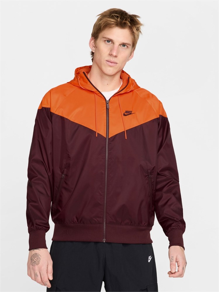 Купить оптом Ветровка Nike M NSW SPE WVN LND WR HD JKT DA0001-652 BURGUNDY CRUSH/BURGUNDY CRUSH Male DA0001-652 - фото 93132