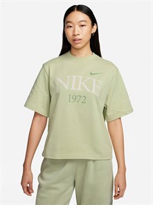 {{productViewItem.photos[photoViewList.activeNavIndex].Alt || productViewItem.photos[photoViewList.activeNavIndex].Description || 'Купить оптом Футболка Nike W NSW TEE CLASSICS BOXY FQ6600-371 Female'}}