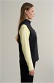 Купить оптом Жилет Anta RUNNING Woven Жилет 862615603-4 862615603-4