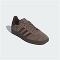 Купить оптом Кроссовки Adidas GAZELLE IG4989 Male earth strata/brown/gum5 IG4989 - фото 57108 Купить оптом Кроссовки Adidas GAZELLE IG4989 Male earth strata/brown/gum5 IG4989 - фото 57108